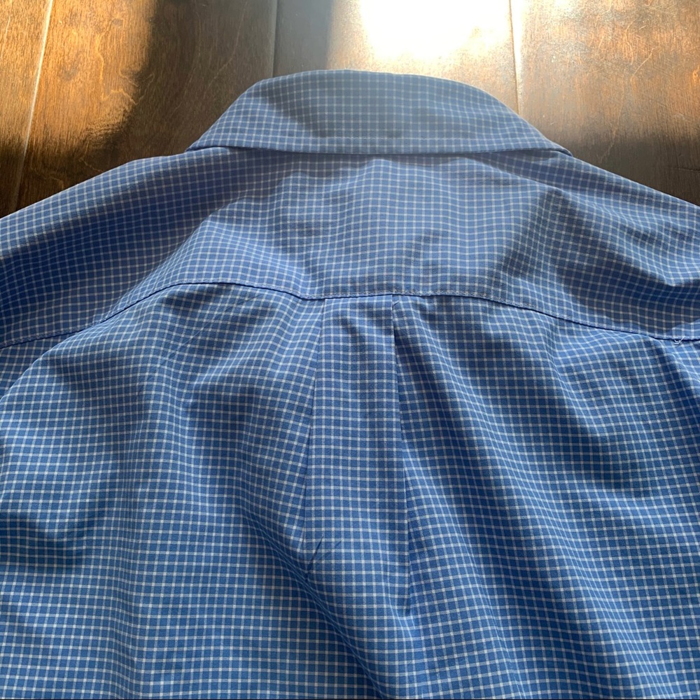 Vineyard Vines Button Down - image 8